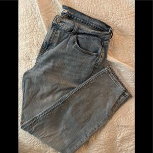 Old Navy Boyfriend Jeans in light wash